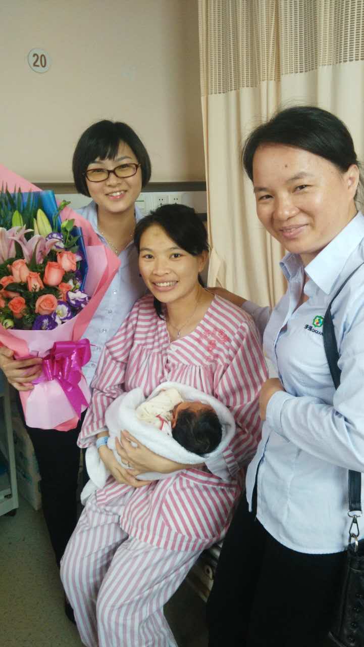 傳遞愛，蜜桃视频在线视频化工關心員工合影